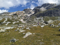 Paysage grandiose avant le lac